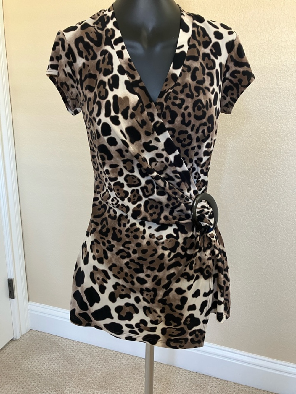 Cache leopard print top